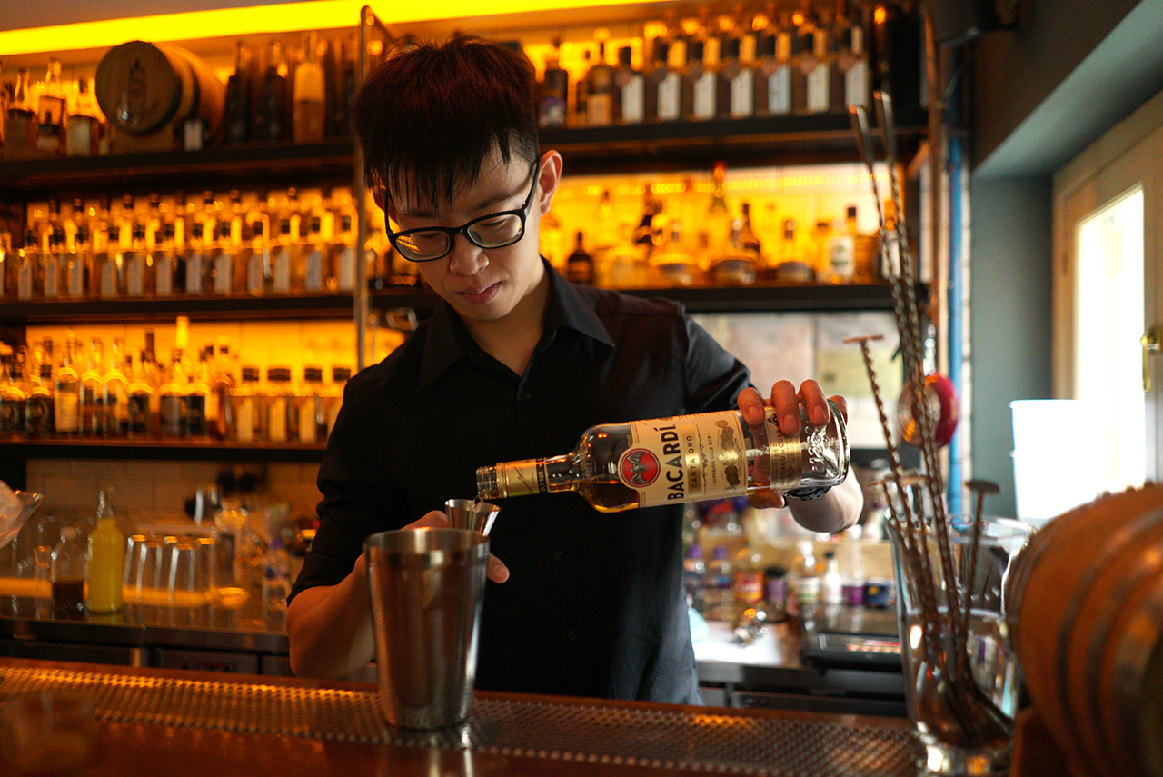 Wei De Singapore Bartender
