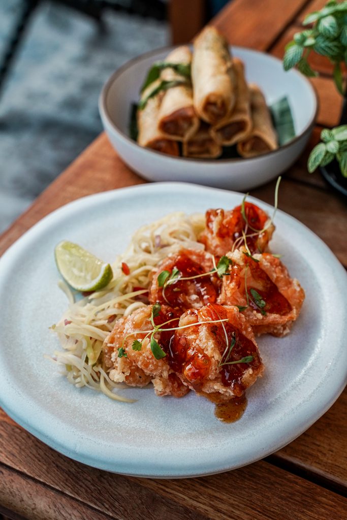 Raffles Courtyard (Singapore): Daily Happy Hour from 6PM to 9PM