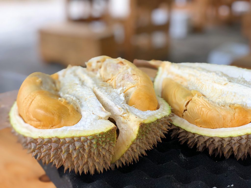 Can you drink alcohol and eat durian