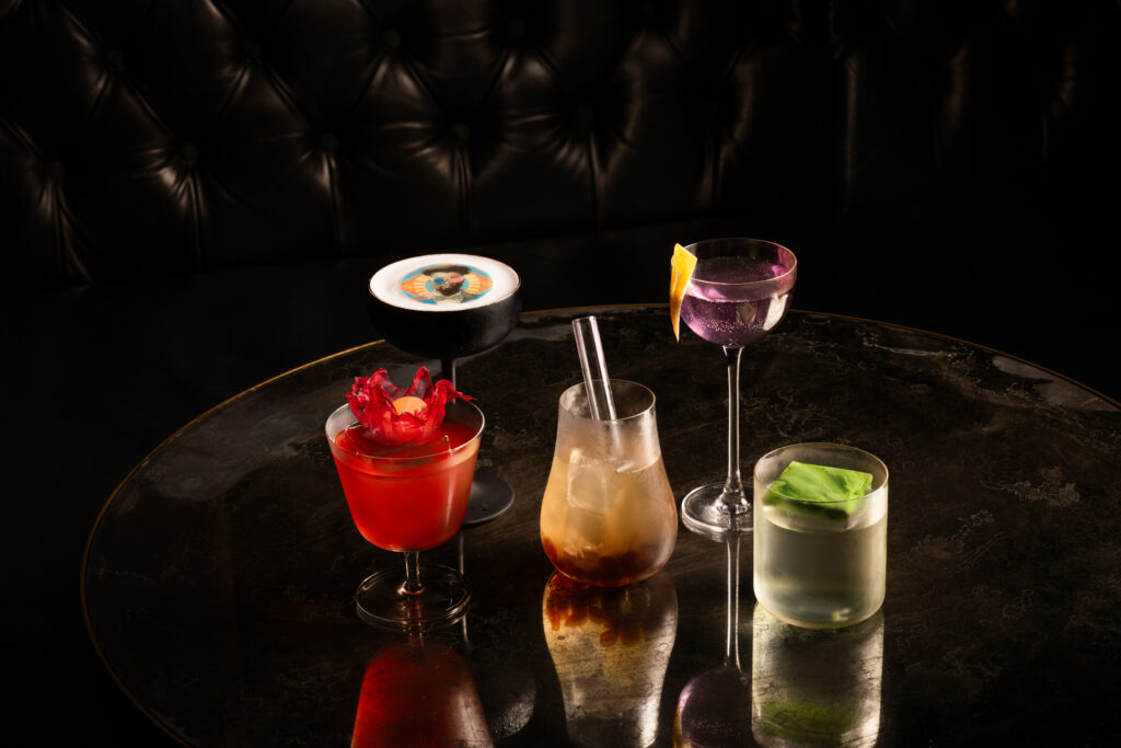 Seasonal Menu Drinks Group-Manhattan Bar-Singapore